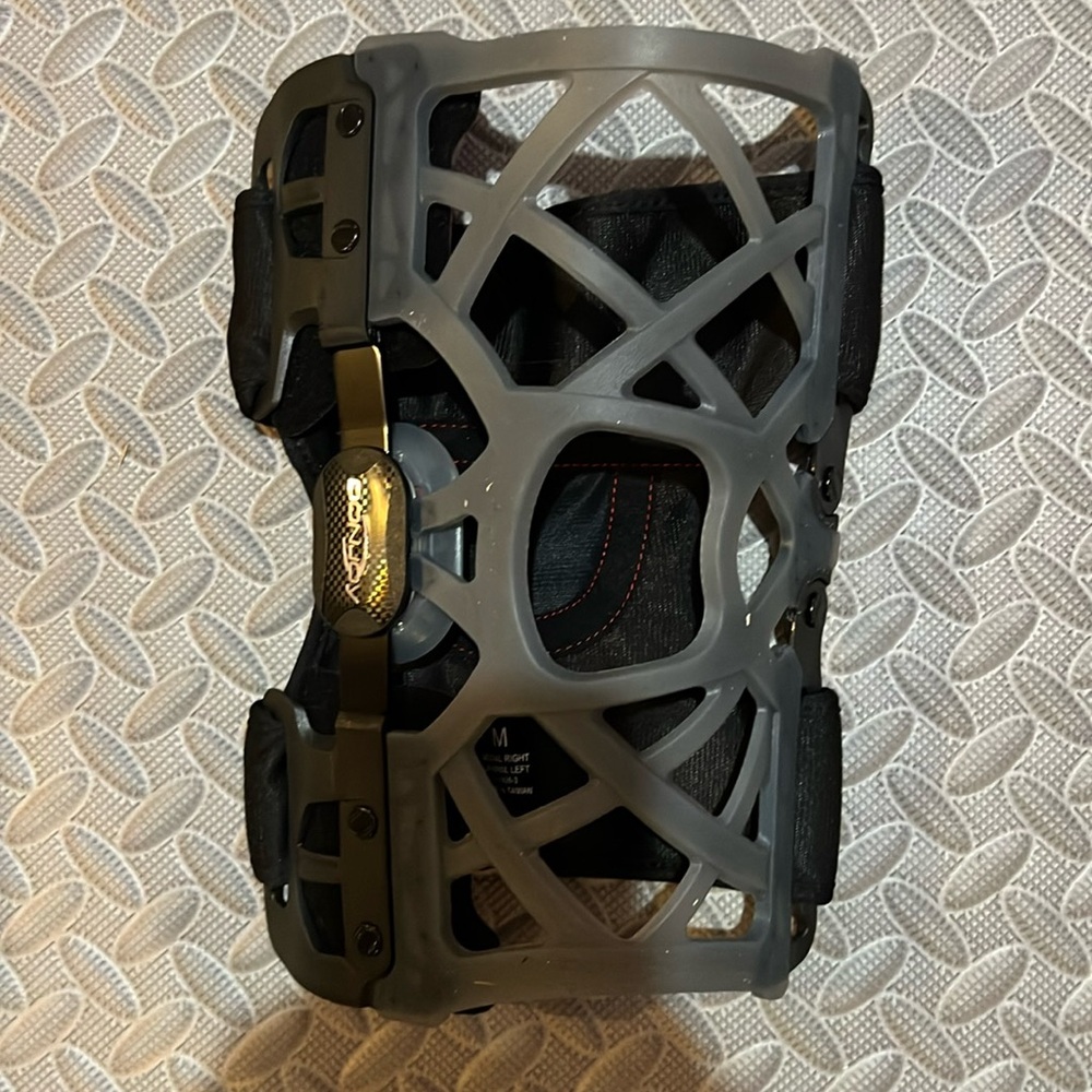 Don Joy Adjustable Left knee brace